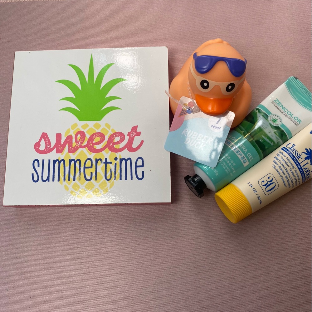 Summer Essentials Gift Set | pool float + more - Picture 4 of 6